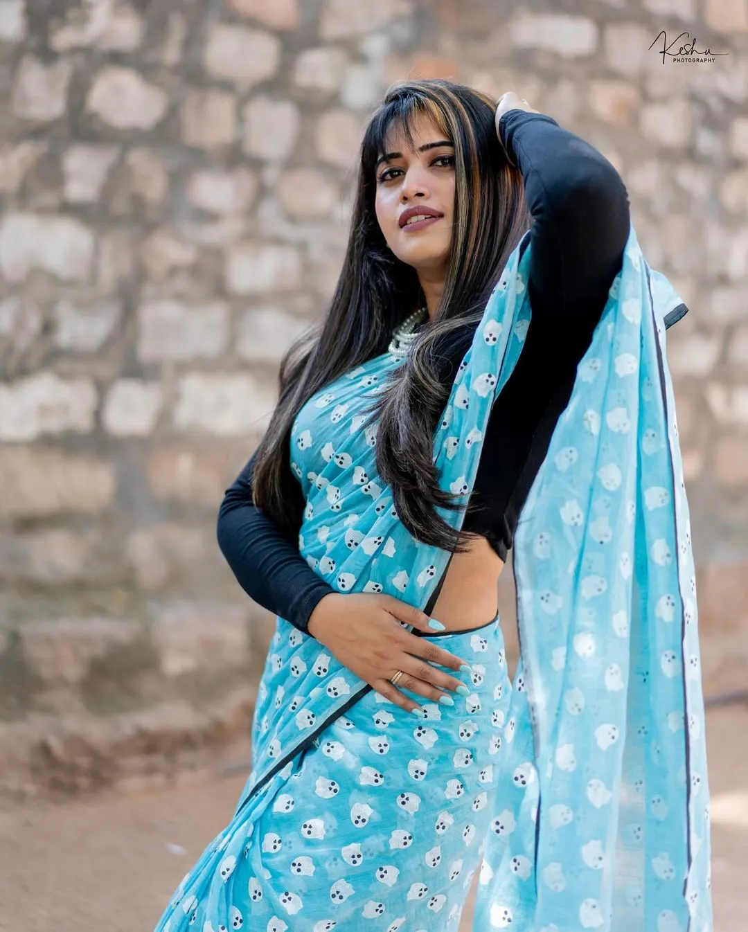 TOLLYWOOD ACTRESS SRAVANTHI CHOKARAPU IN BLUE SAREE BLACK BLOUSE 6